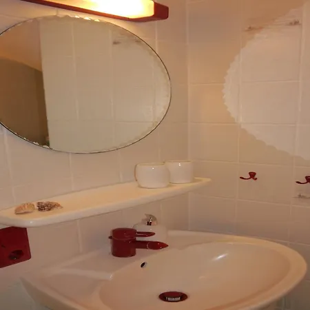 Niederehe Lakeside Escape 公寓 *